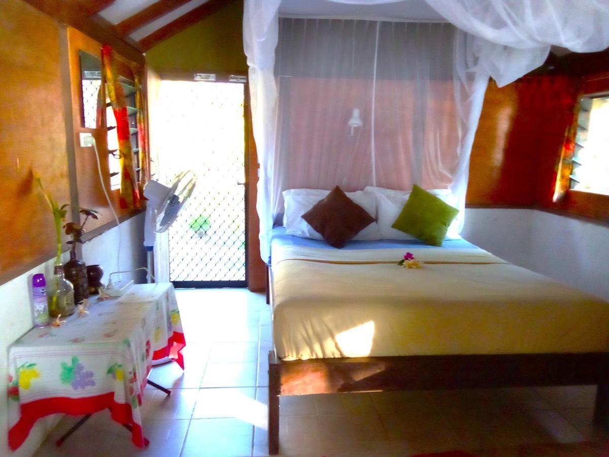 Vatupau Beachfront Bungalows Port Vila Eksteriør billede