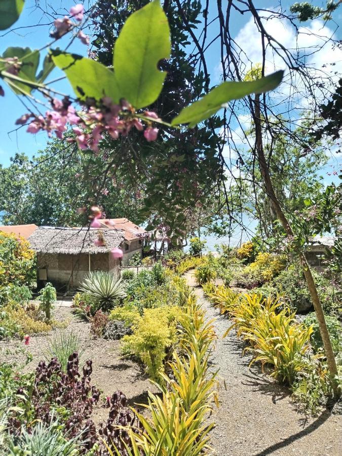 Vatupau Beachfront Bungalows Port Vila Eksteriør billede